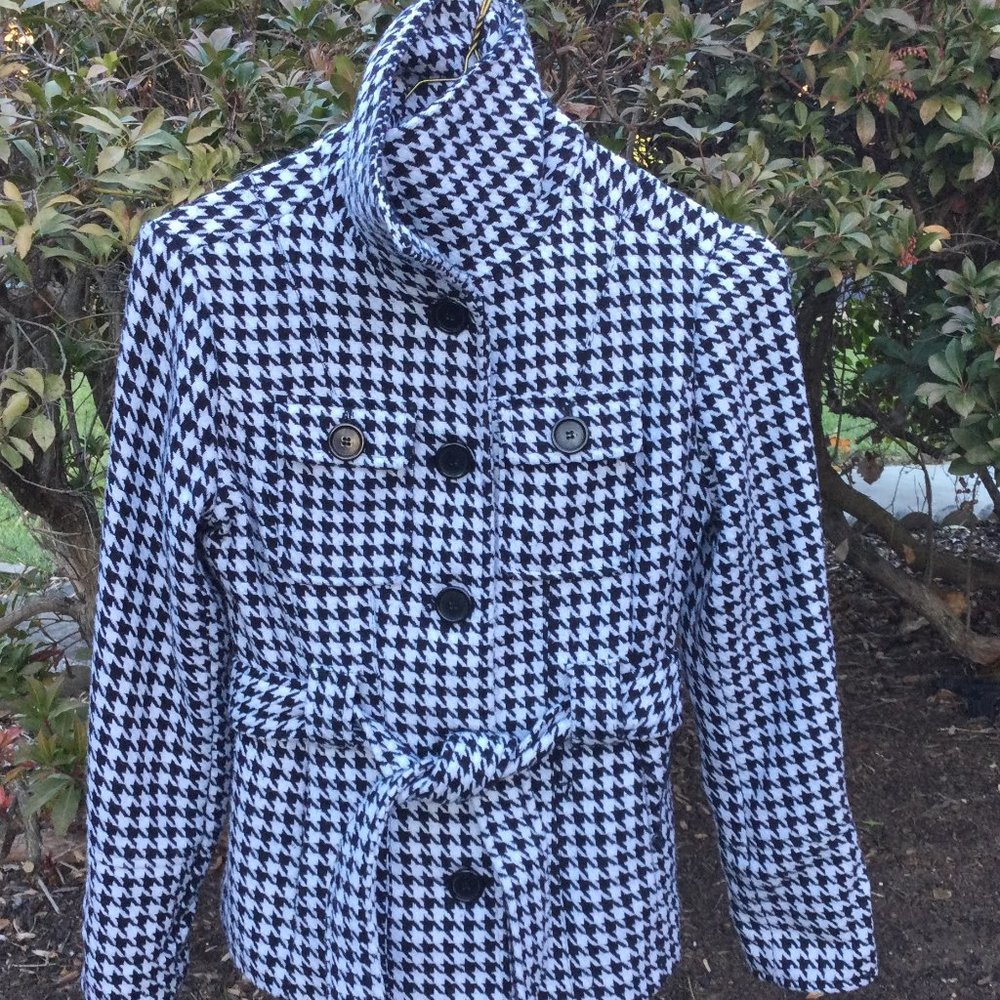 Dots B/W Houndstooth Pattern High Collar With Tie… - image 1